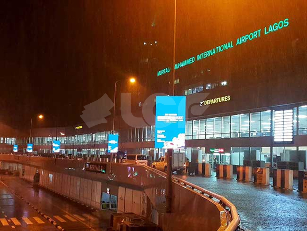 尼日利亚拉各斯机场智慧灯杆屏项目.jpg